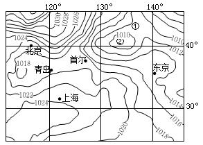 下图为2015年12月26日8时亚洲局部地区海平面气压分布图（单位：百帕）。图示时刻，吹东北风的城市是（  ）。