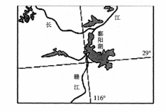 2013年10月鄱阳湖部分湖区出现了大面积草海景观，左图为鄱阳湖位置示意图，右图为鄱阳湖草海景观照，读图回答下列题。分析鄱阳湖水面面积的变化，需使用的地理信息技术手段是（  ）。①地理信息系统   ②